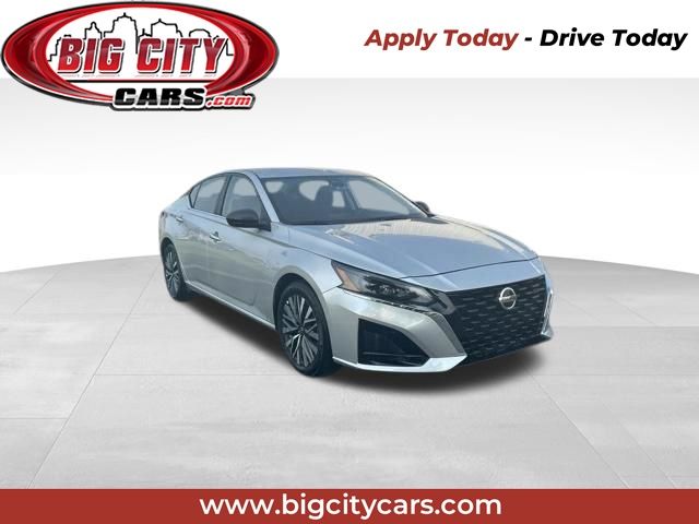Brilliant Silver Metallic 2025 Nissan Altima Sedan Front-Wheel Drive Continuously Variable Transmission
