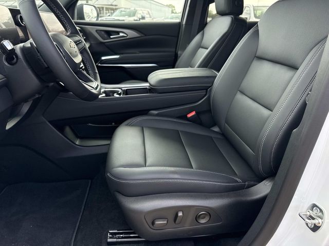 2026 Chevrolet Traverse LT White at Supreme Chevrolet of Gonzales