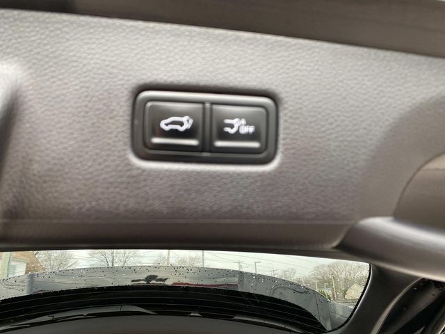 Used 2025 Kia Carnival Van