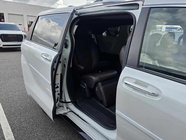 Used 2024 Toyota Sienna Van