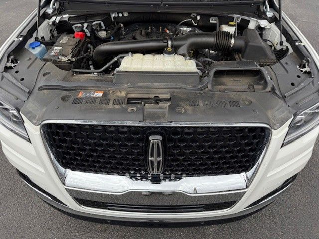 Certified Used 2024 White Lincoln Black Label image 42