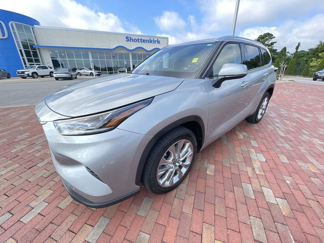 Used 2021 Toyota Highlander SUV