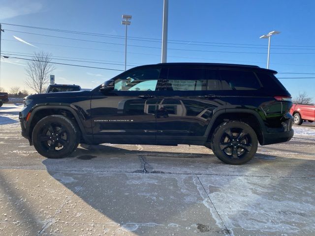 2024 Jeep Grand Cherokee L Altitude X - Diamond Black Crystal Pearlcoat exterior view 8