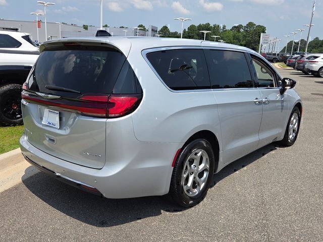 Used 2024 Chrysler Pacifica Van