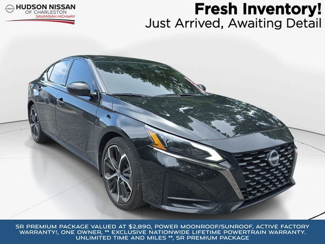 Super Black Clearcoat 2025 Nissan Altima Sedan Front-Wheel Drive Continuously Variable Transmission