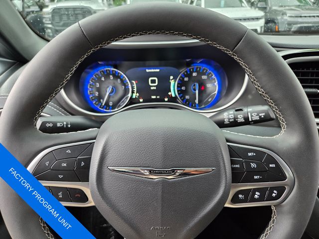 Used 2025 Chrysler Pacifica Van