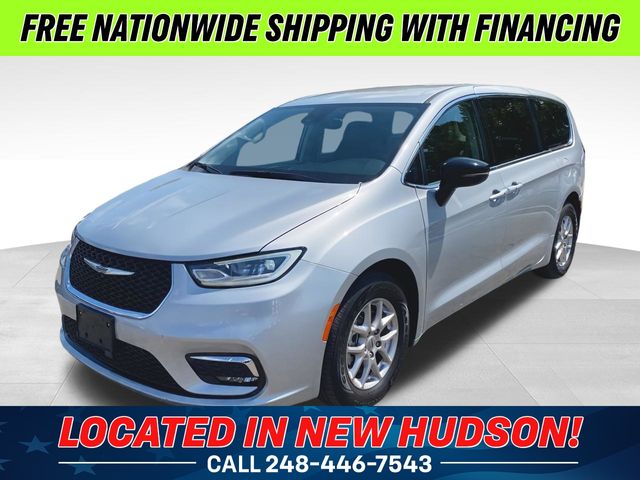Silver Mist Clearcoat 2024 Chrysler Pacifica Minivan Front-Wheel Drive 9-Speed Automatic