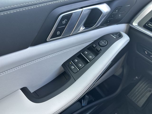 Used 2025 Gray BMW sDrive40i image 14