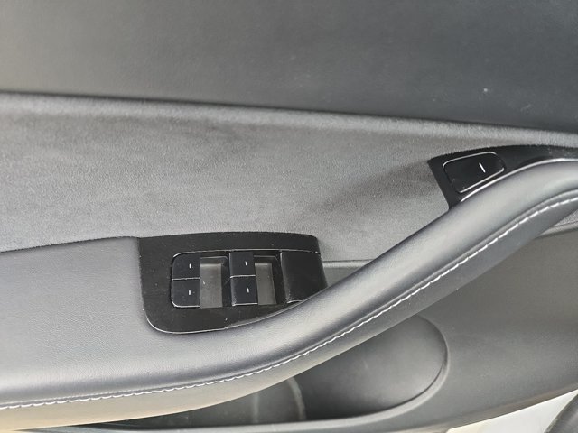 Used 2020  Tesla Long Range image 24