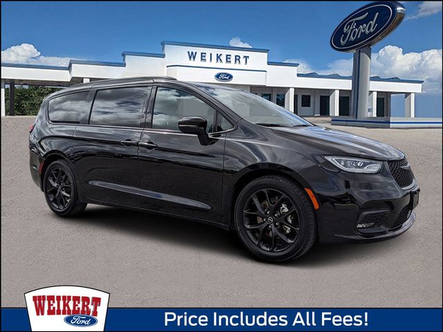 Diamond Black Crystal Pearlcoat 2025 Chrysler Pacifica Limited FWD Minivan Front-Wheel Drive 9-Speed Automatic
