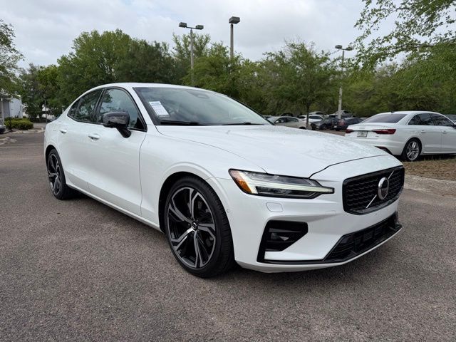 Crystal White Metallic 2024 Volvo S60 B5 Plus Dark Theme AWD Sedan All-Wheel Drive Automatic