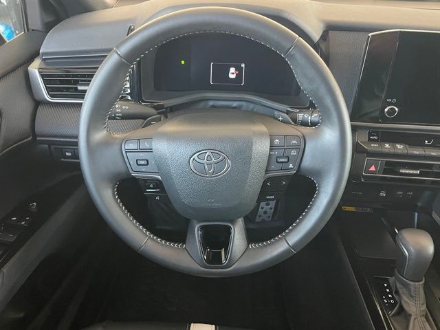 Used 2025  Toyota SE image 17