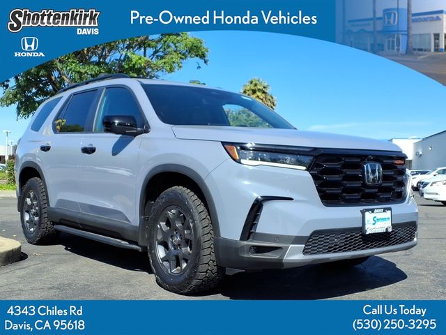 2025 Honda Pilot TrailSport AWD's photo