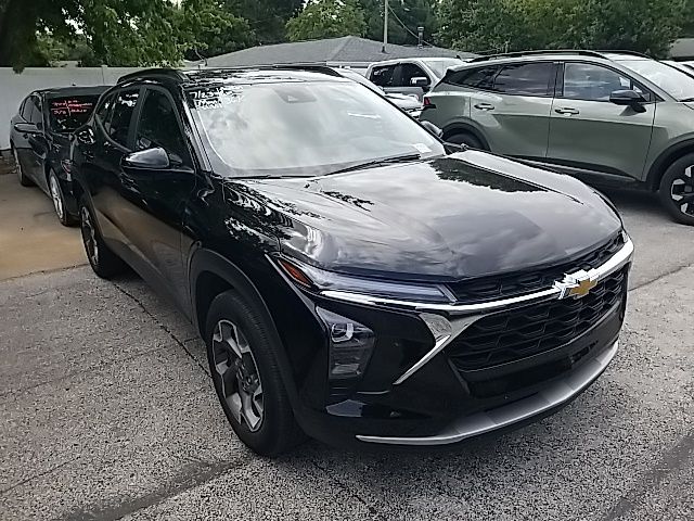Used 2025 Chevrolet Trax SUV