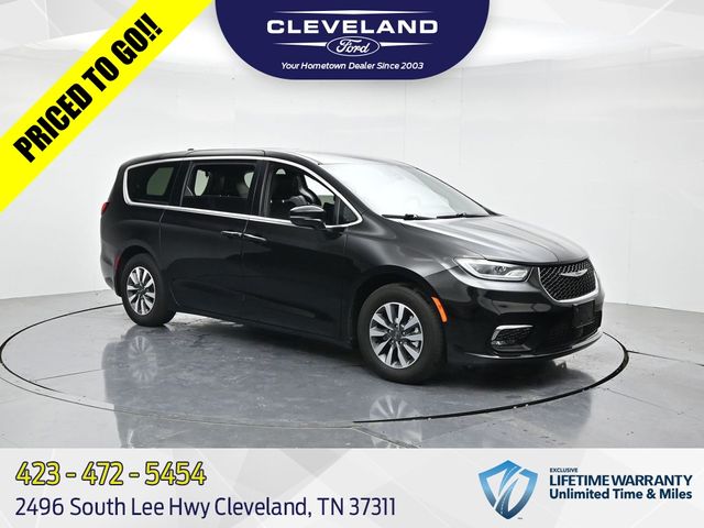 Diamond Black Crystal Pearlcoat 2025 Chrysler Pacifica Hybrid Select FWD Minivan Front-Wheel Drive Automatic