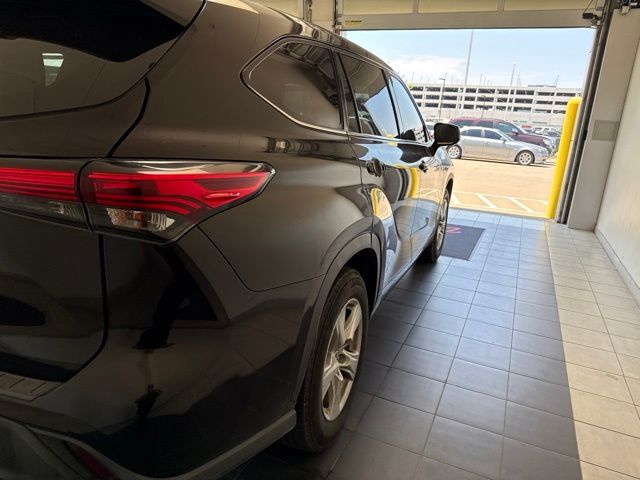 2022 Toyota Highlander L Brown at Bravo Nissan