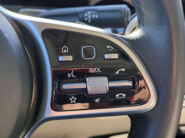 Used 2023  Mercedes-Benz GLB 250 image 17