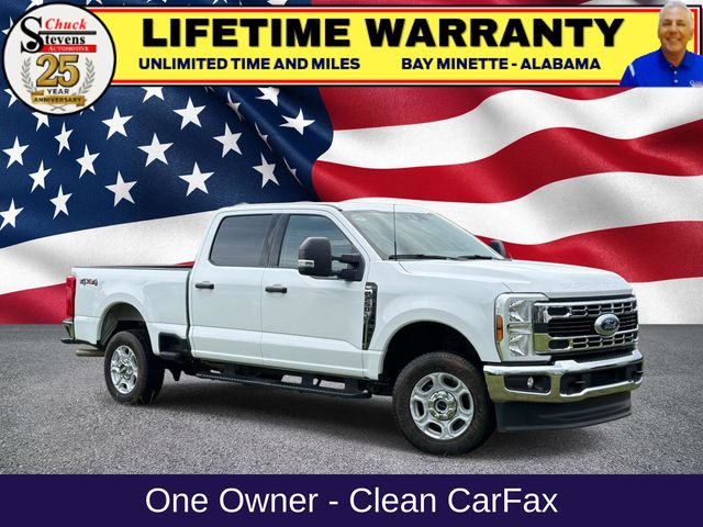 Oxford White 2026 Ford F-250 Super Duty Pickup Truck Four-Wheel Drive Automatic