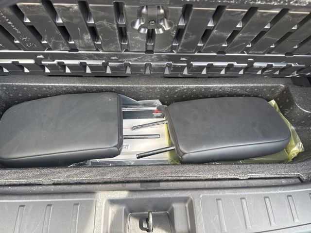 Used 2025  Mitsubishi SE image 37