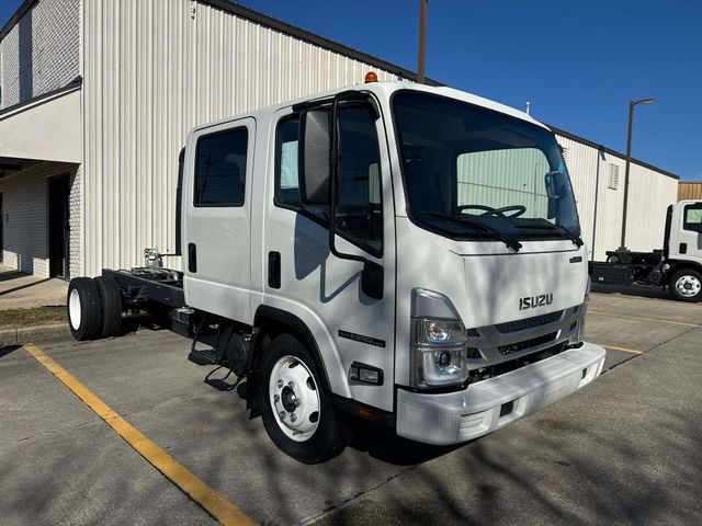 2025 Isuzu NPR's photo