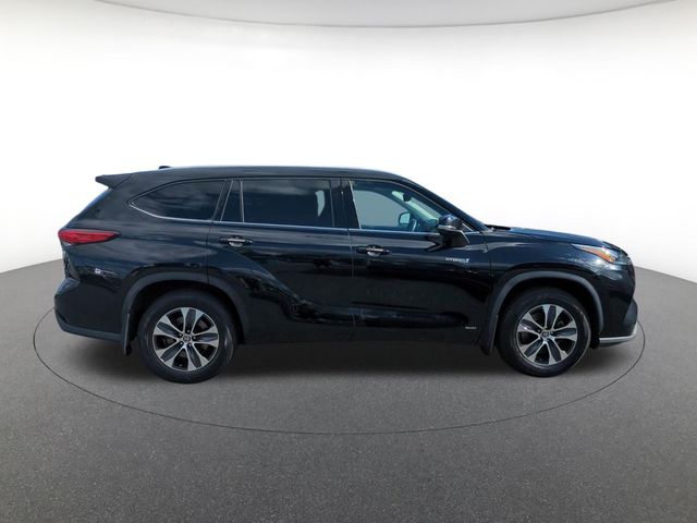 used 2020 Toyota Highlander Hybrid car, priced at $32,481