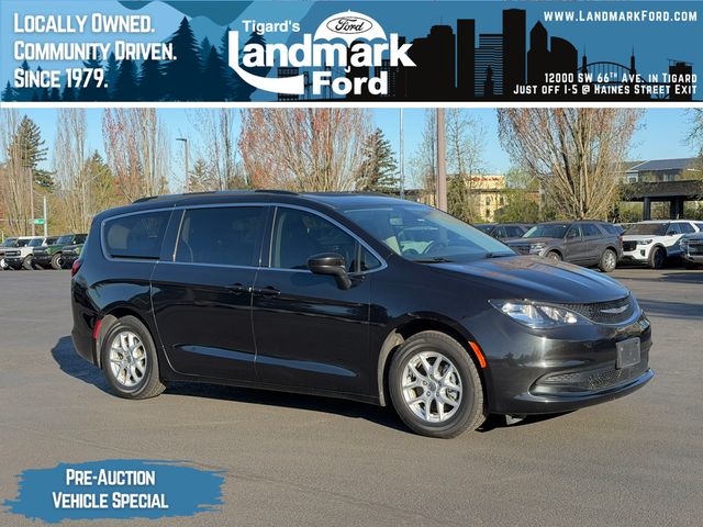 Brilliant Black Crystal Pearlcoat 2021 Chrysler Voyager LXi FWD Minivan Front-Wheel Drive 9-Speed Automatic