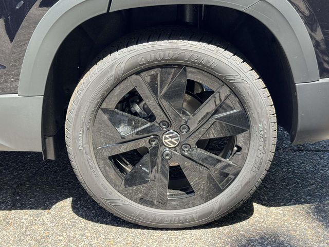 New 2026 Black Volkswagen 1.5T SE Black image 12