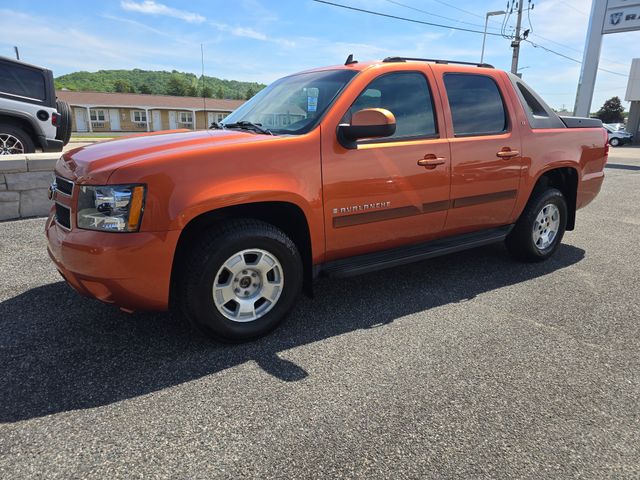 Sunburst Orange II Metallic 2007 Chevrolet Avalanche LT 4WD Pickup Truck Four-Wheel Drive 4-Speed Automatic Overdrive