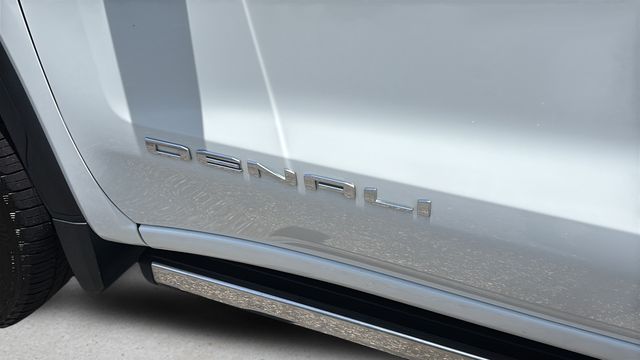Used 2024 White GMC Denali image 41