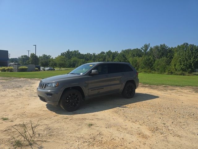 Used 2021 Gray Jeep Laredo X image 3
