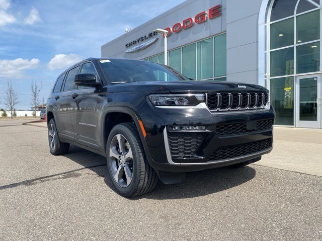2026 Jeep Grand Cherokee L Limited - Diamond Black Crystal Pearlcoat exterior view 3
