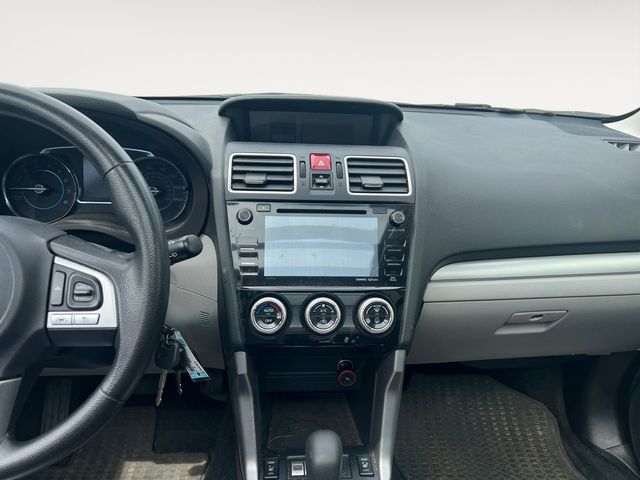 Used 2017 Crystal White Pearl Subaru 2.5i Premium image 15
