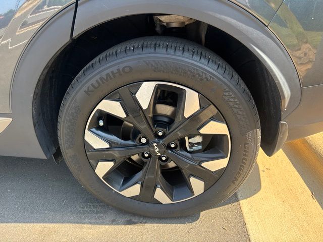 Used 2024 Gray Kia X-Line image 7