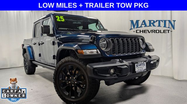 Fathom Blue Pearlcoat 2025 Jeep Gladiator NightHawk Crew Cab 4WD Pickup Truck Four-Wheel Drive 8-Speed Automatic