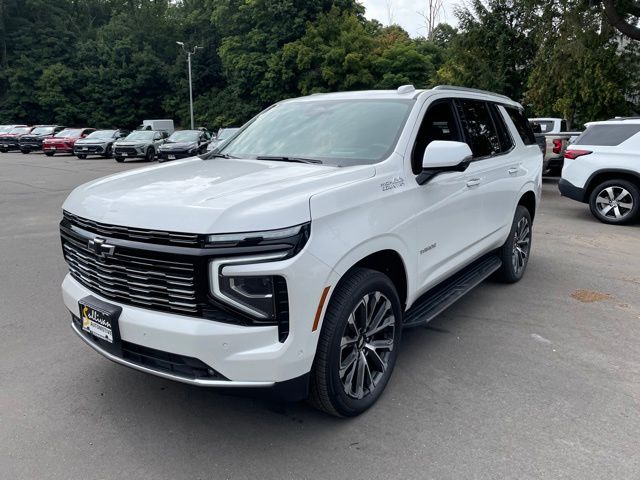 White (Iridescent Pearl Tricoat) 2025 Chevrolet Tahoe SUV / Crossover Four-Wheel Drive Automatic