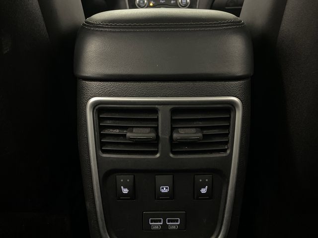 2023 Chrysler 300 Touring photo