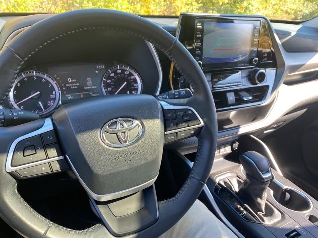 2022 Toyota Highlander XLE 35