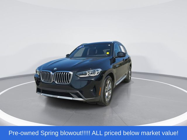 Used 2022 Black Sapphire Metallic BMW sDrive30i image 3