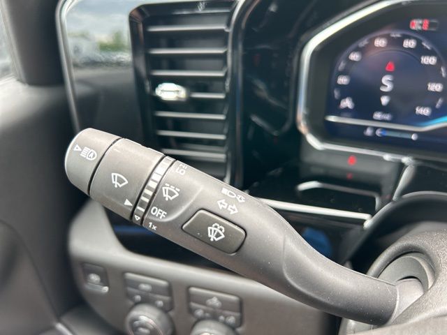2025 Chevrolet Silverado 1500 LT photo