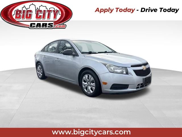 2013 Chevrolet Cruze LS Sedan FWD