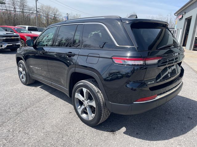 2023 Jeep Grand Cherokee Limited - Diamond Black Crystal Pearlcoat exterior view 5