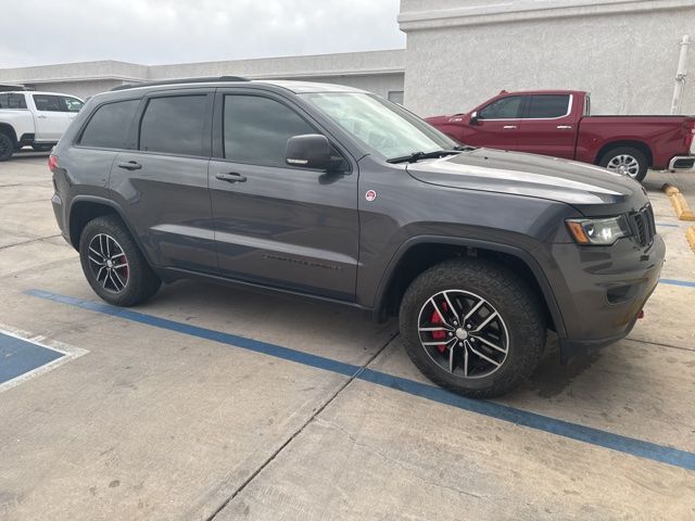 Gray (Granite Crystal Metallic Clearcoat) 2018 Jeep Grand Cherokee Trailhawk 4WD SUV / Crossover Four-Wheel Drive 8-Speed Automatic