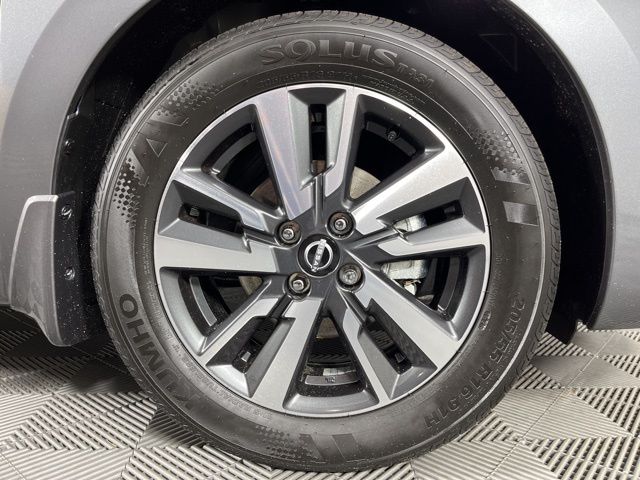 2025 Gun Metallic Nissan Versa 1.6 S FWD Sedan