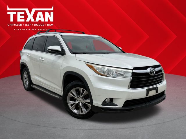 2015 Toyota Highlander XLE V6 White at Community Honda