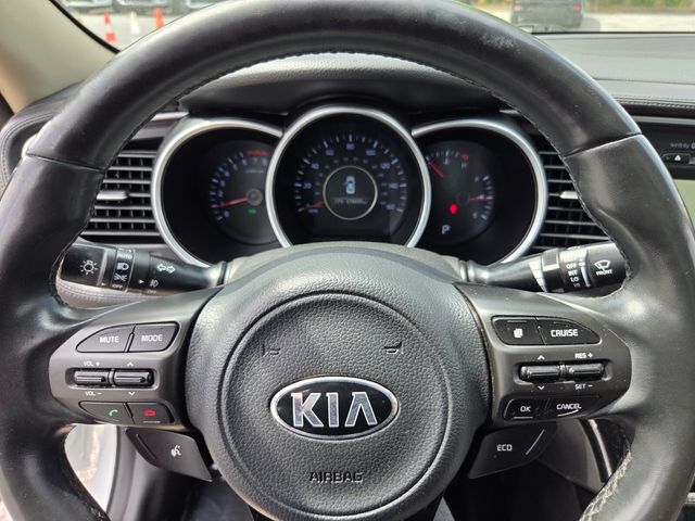 Used 2015 White Kia EX image 25