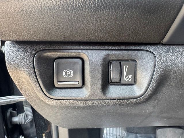 Used 2023 Black GMC SLT image 23