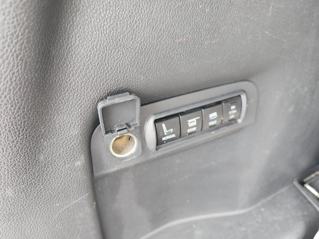 Used 2012 White Platinum Clearcoat Metallic Ford Limited image 6