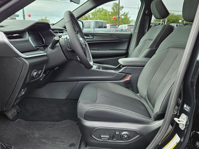 2025 Jeep Grand Cherokee Laredo X 4x4