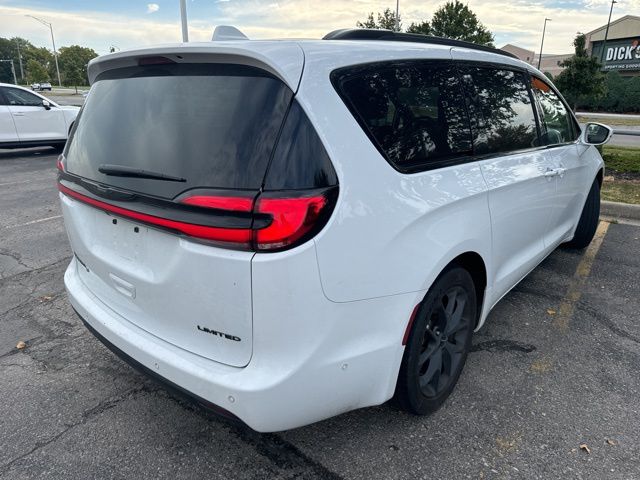 2022 Chrysler Pacifica Limited 3