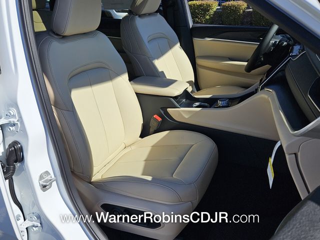 New 2025 White Jeep Limited image 18